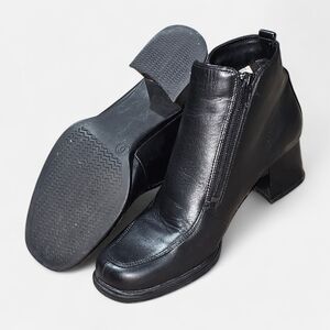 Borelli Women’s Leather Chunky Heel Boots –‎ Size 6